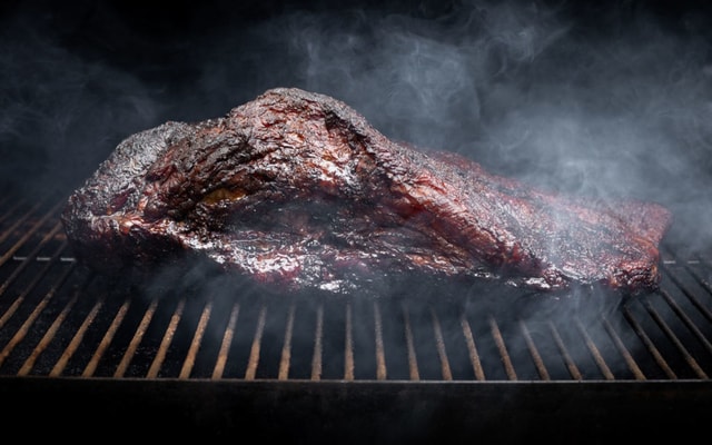 3 tips saat coba masak brisket pakai teknik slow cooking